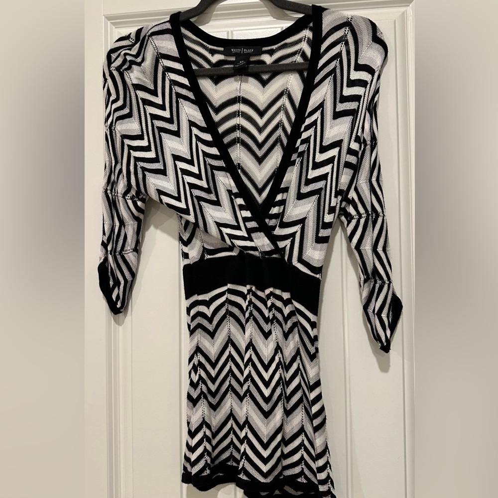 White House Black Market Black Gray Chevron Sweater Size XS